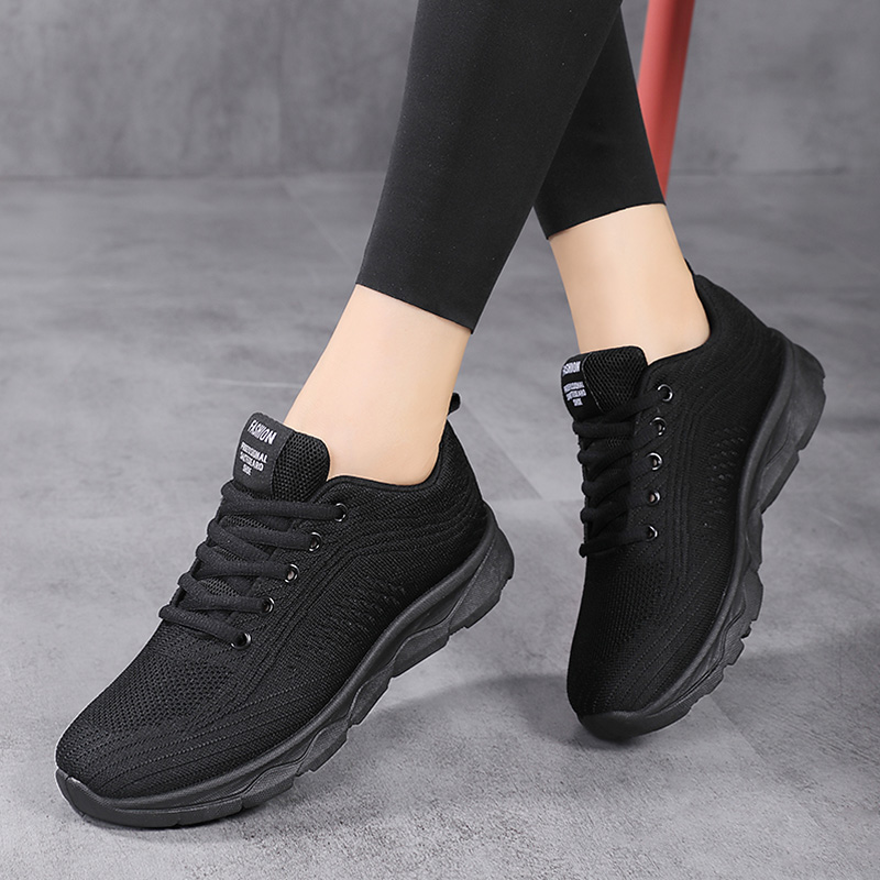https://fulmo-img-server.com/black-sneaker-factory/da28f6cf-b7c0-4592-a1a6-e7dae78589c7.jpg