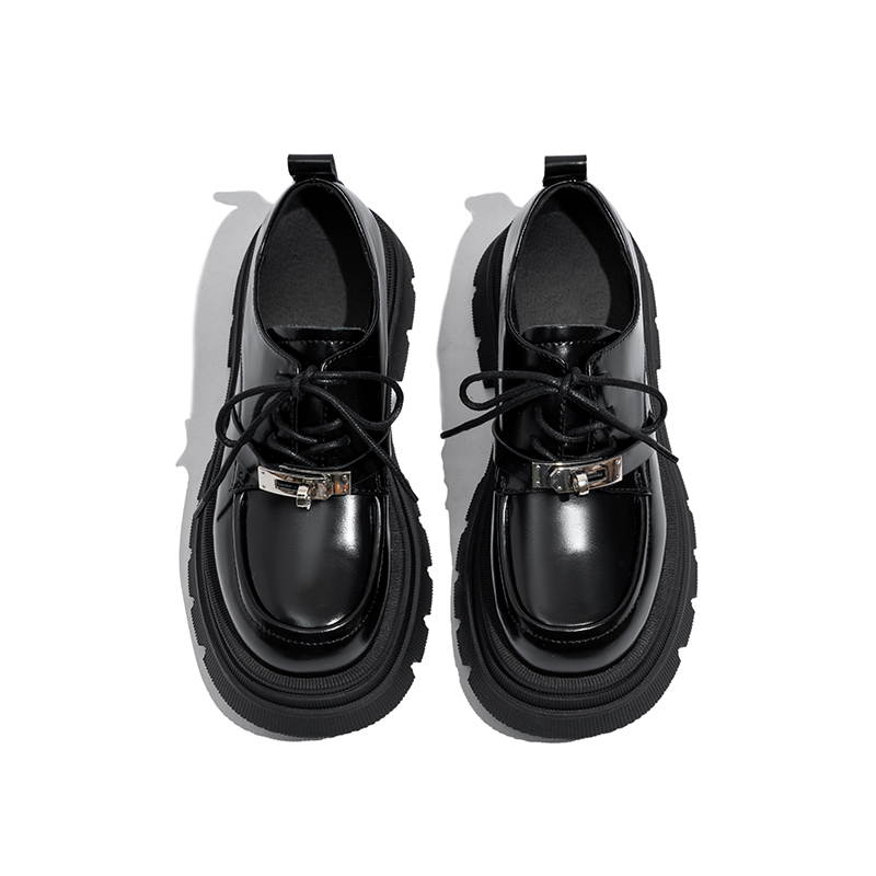 https://fulmo-img-server.com/black-sneaker-factory/db852fd1-e91a-48f7-8147-60afa09a2e15.jpg