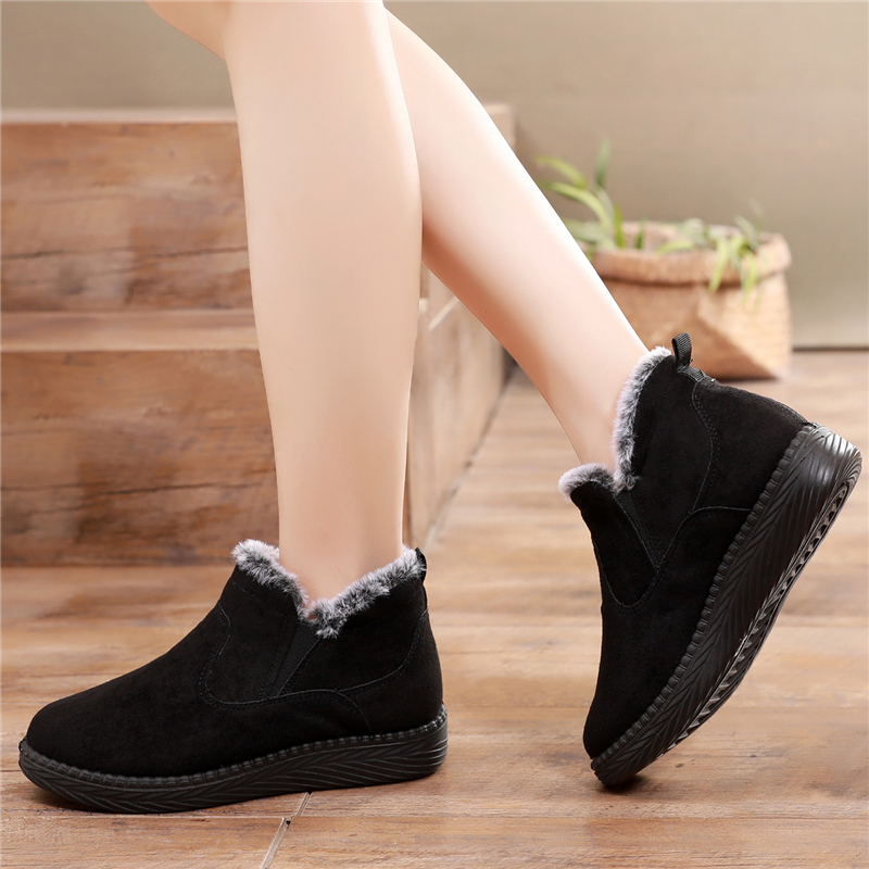 黒スニーカー ふわふわファー付き厚底ショートブーツ