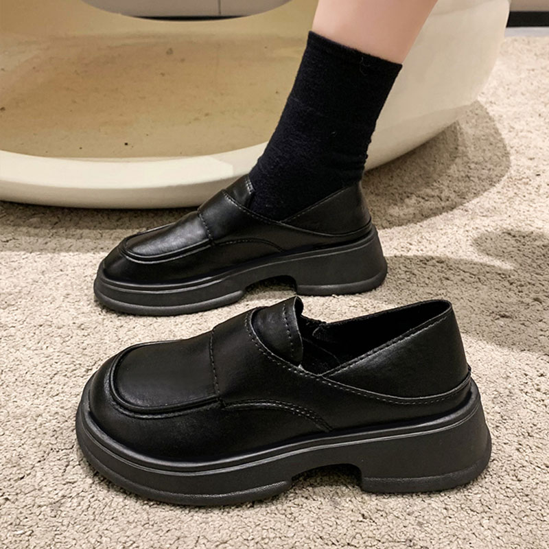 https://fulmo-img-server.com/black-sneaker-factory/e08f2908-8778-497b-b09b-90abd42b35da.jpg