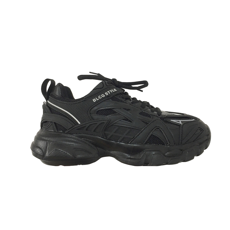 黒スニーカー 立体デザイン厚底運動靴
