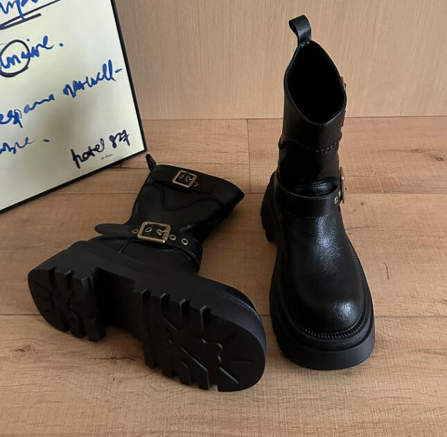 黒スニーカー 秋冬厚底ハイカットショートブーツ