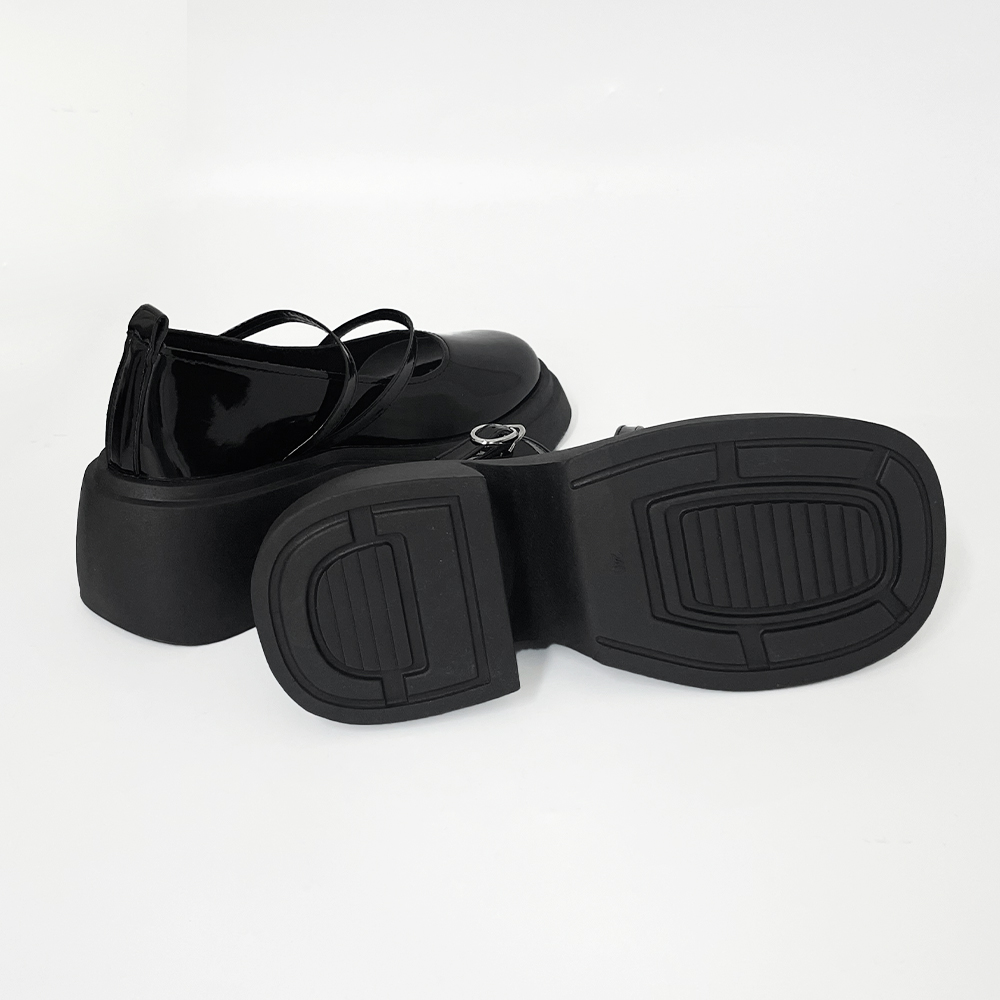 黒スニーカー 厚底パンプス ストラップ付き 太ヒール 歩きやすい靴