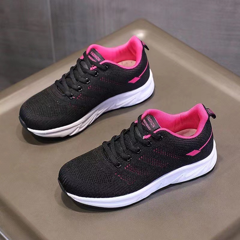 https://fulmo-img-server.com/black-sneaker-factory/f7db487e-7269-457d-9e28-80fd18652508.jpg