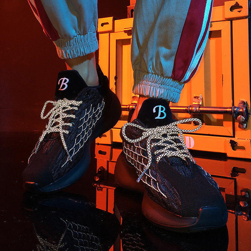 https://fulmo-img-server.com/black-sneaker-factory/f96adad7-128c-4566-b9a3-7b5406ea02fc.jpg