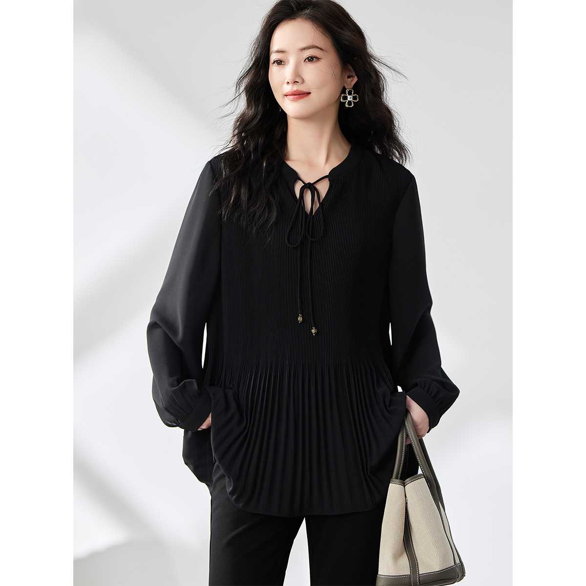 黒ブラウス プリーツデザイン フレア シフォンブラウス