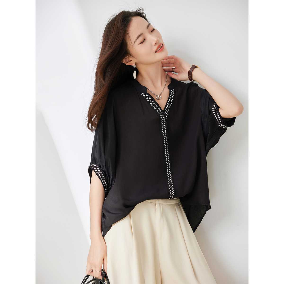 黒ブラウス 幾何刺繍デザインシフォンブラウス