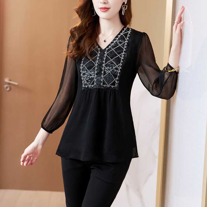 黒ブラウス 幾何学模様刺繍入りシアー袖ブラウス