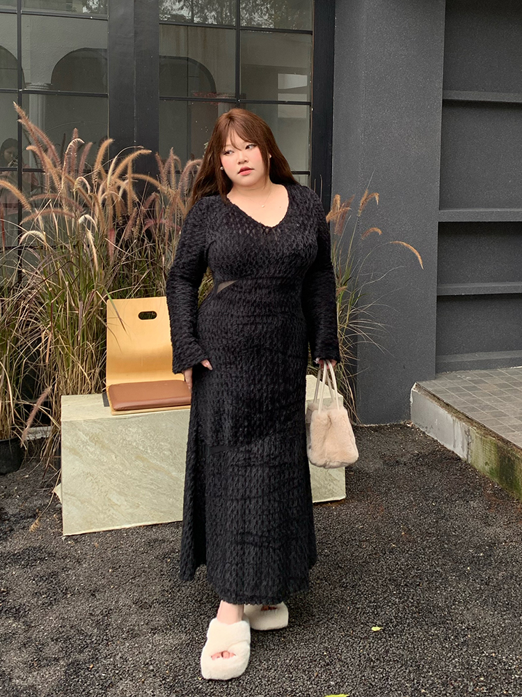 黒ワンピース 立体模様の上品ロングワンピース