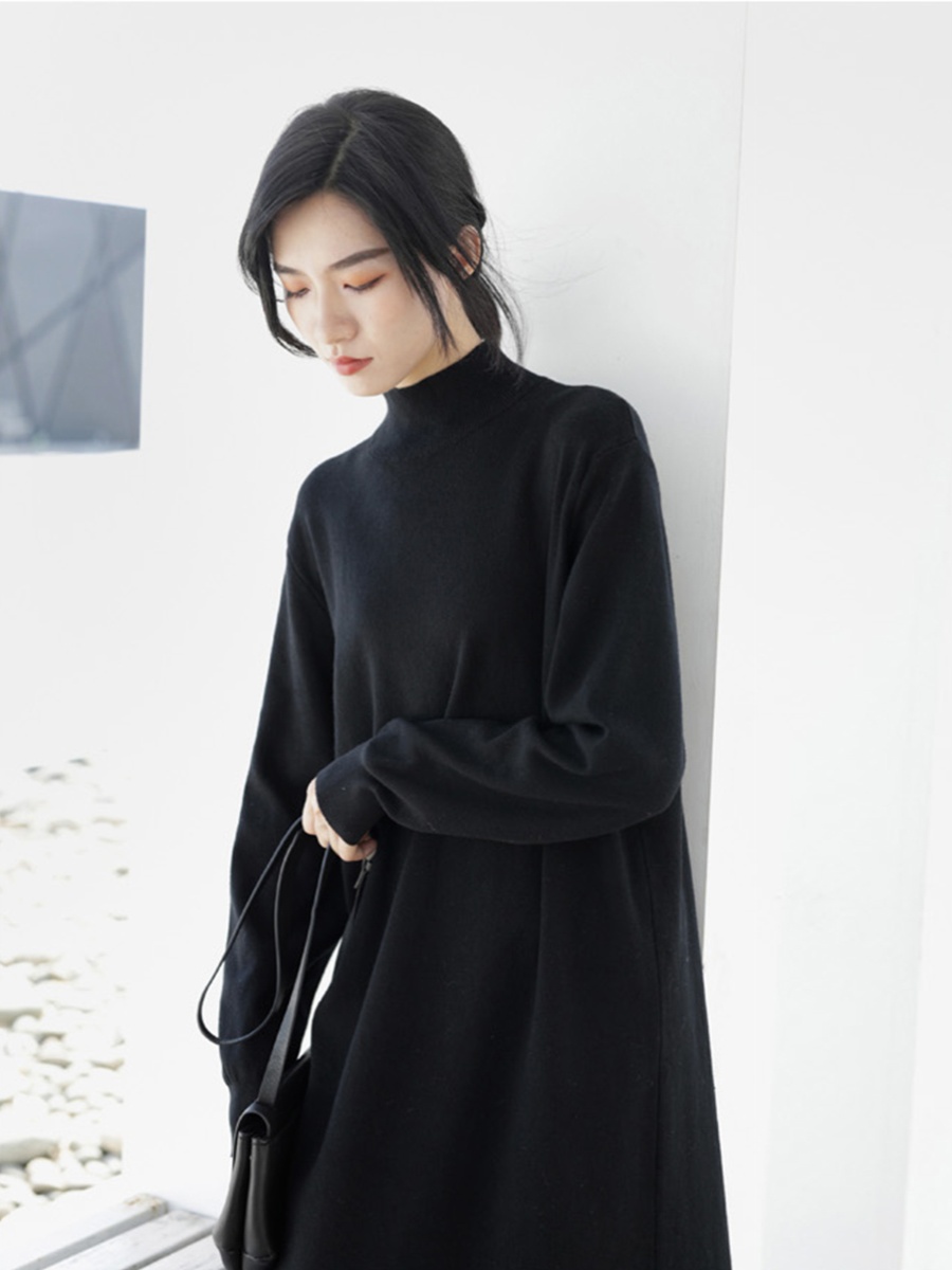 黒ワンピース ハイネック シンプルロングワンピース