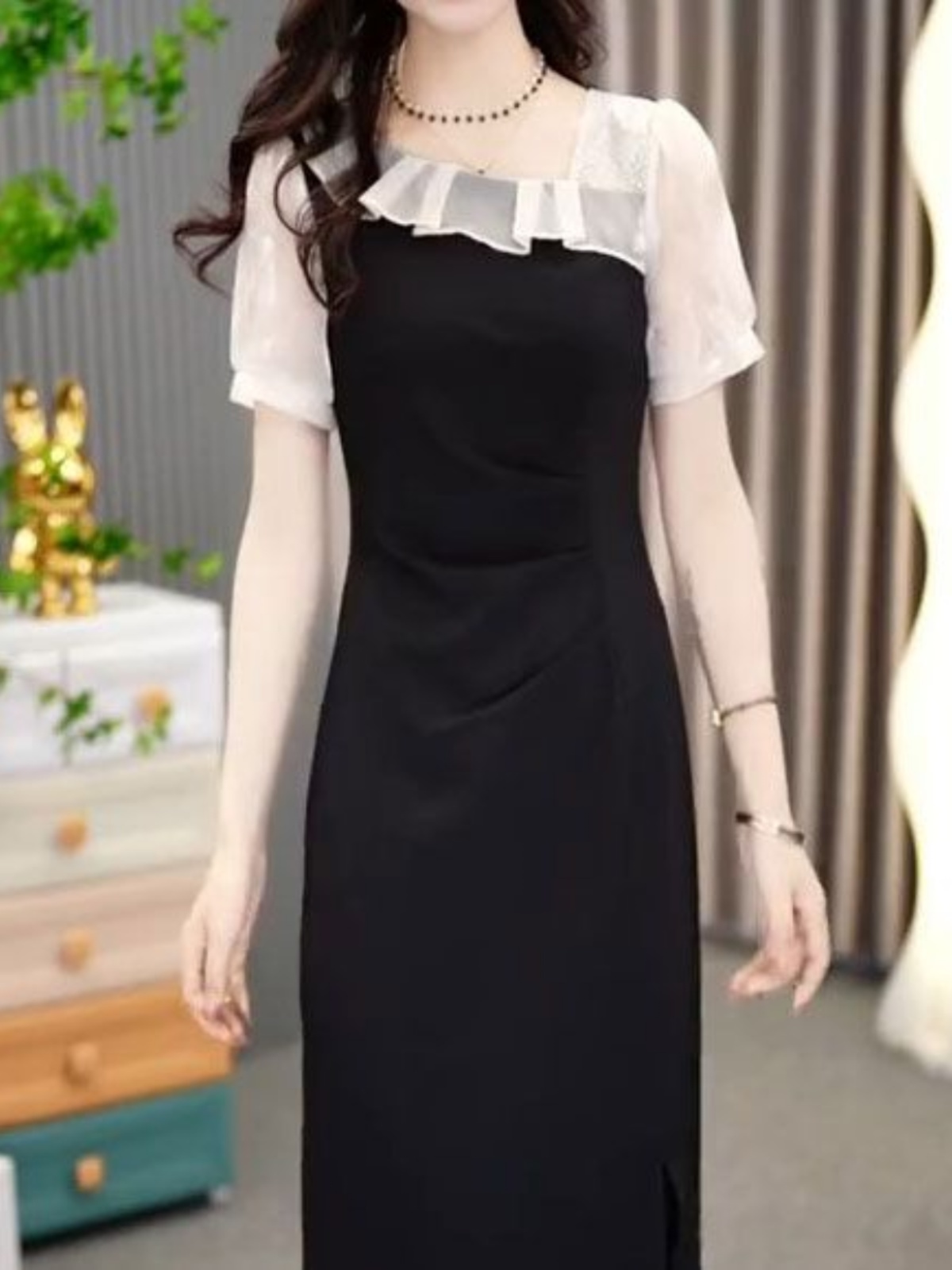 黒ワンピース フリル切替え上品ワンピース