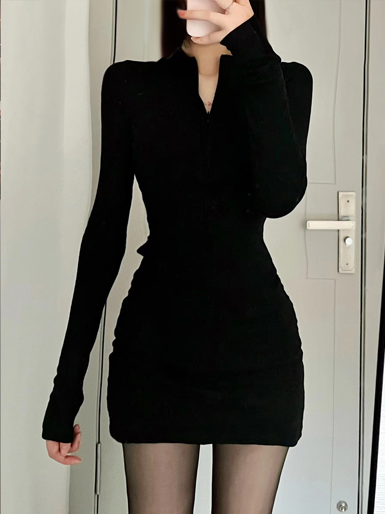 黒ワンピース シャープシルエット タイトワンピース