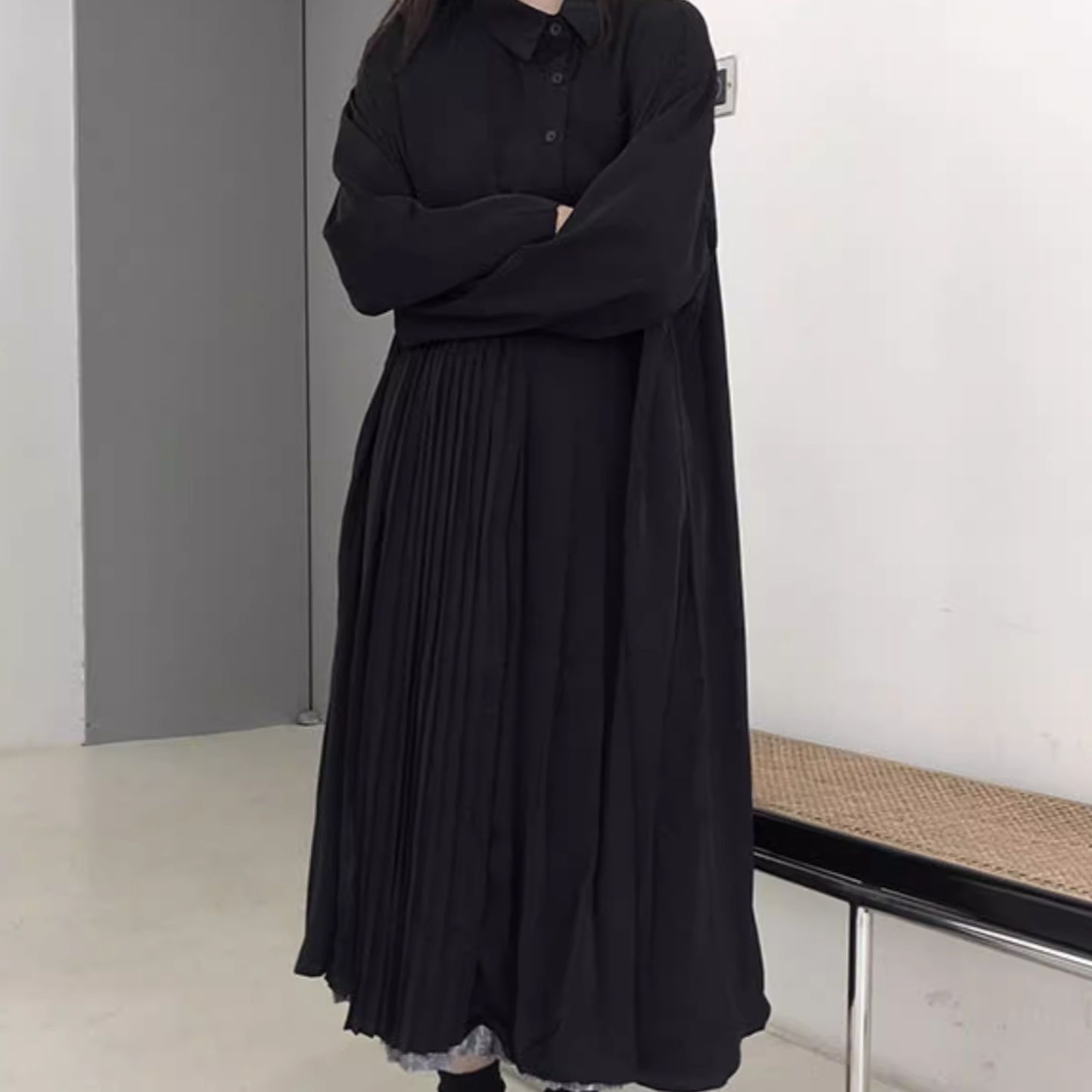 黒ワンピース プリーツ切替シャツカラーワンピース