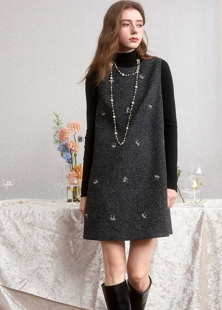 黒ワンピース キラキラ刺繍入りタートル重ね着風ワンピース