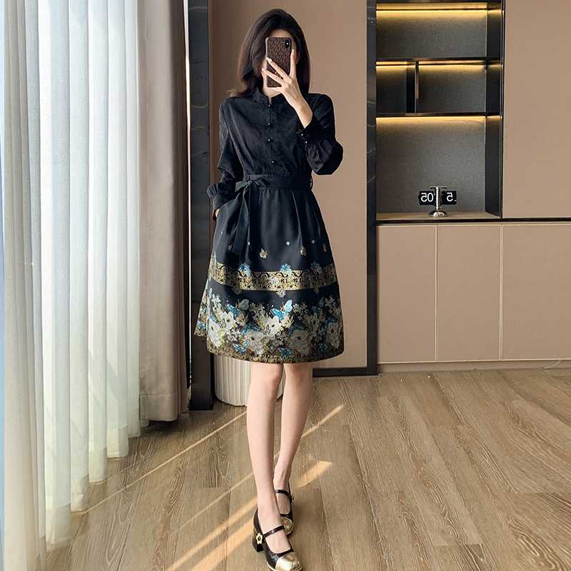 黒ワンピース 上品な蝶刺繍フレアタイプドレスワンピース