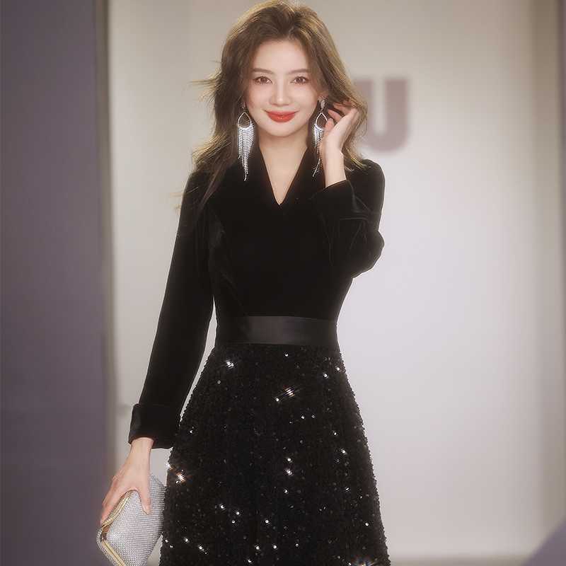 黒ワンピース ベルベット素材の上品スパンコールワンピース