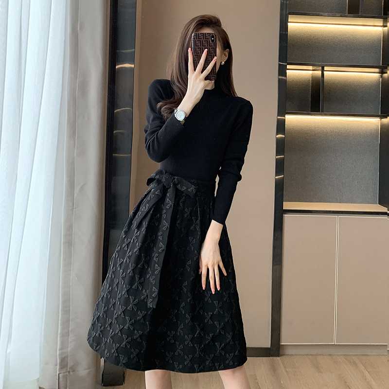 黒ワンピース 上品なタートルニット切替ワンピース