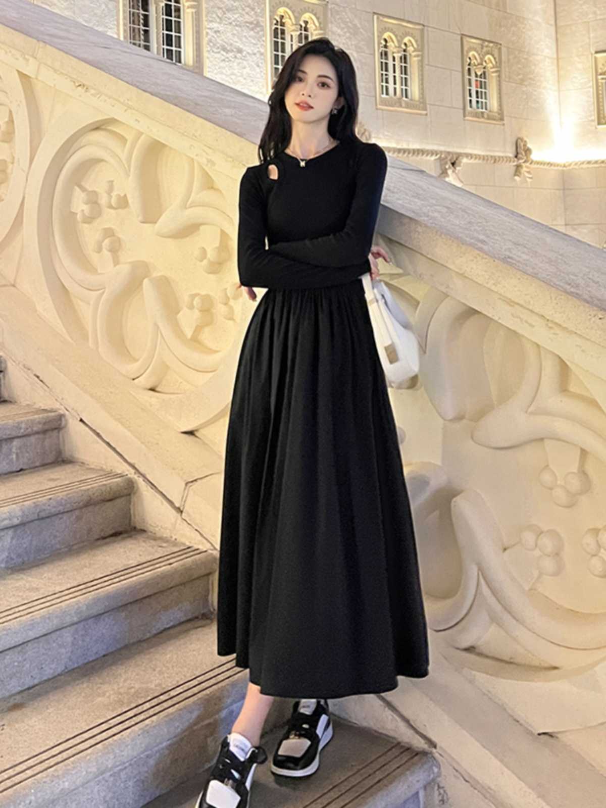 黒ワンピース クラシカル切替フレアワンピース
