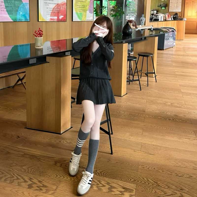 黒ワンピース 学生風プリーツミニワンピース
