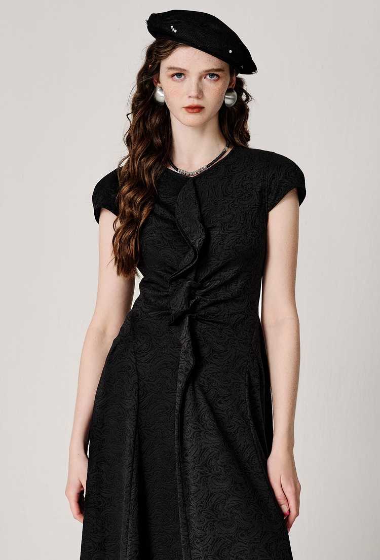 黒ワンピース 上質感のあるテクスチャーロングワンピース