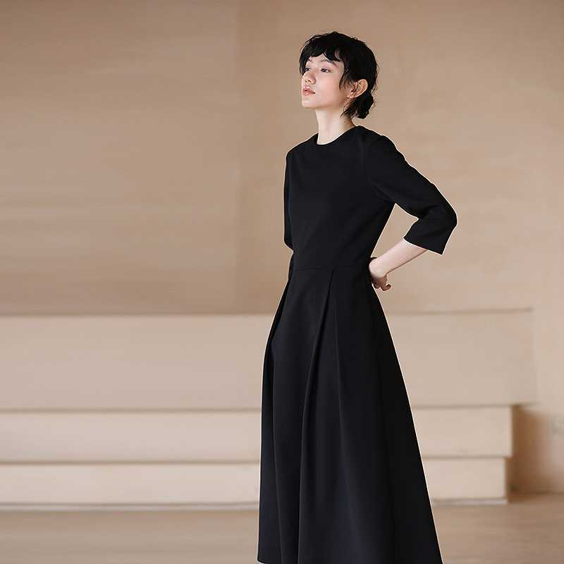 黒ワンピース シンプル上品ロングワンピース