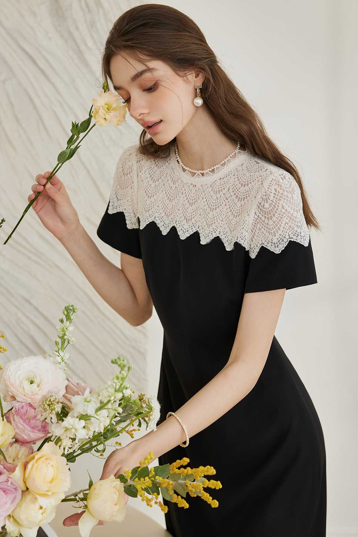 黒ワンピース レース襟付き上品ワンピース