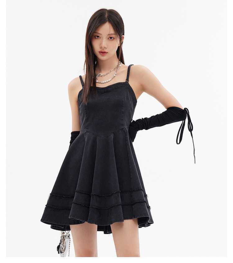 黒ワンピース フリルヘム キャミワンピース