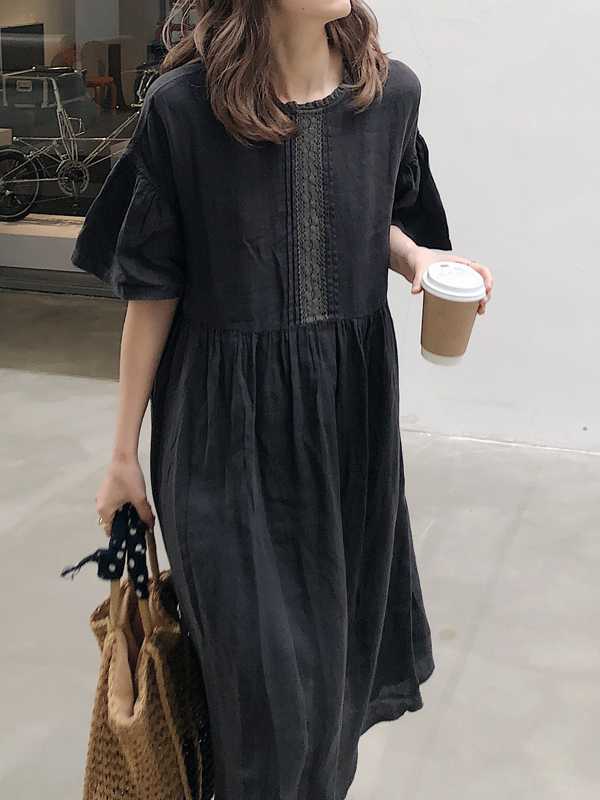 黒ワンピース 刺繍ライン入り ふんわり袖ワンピース