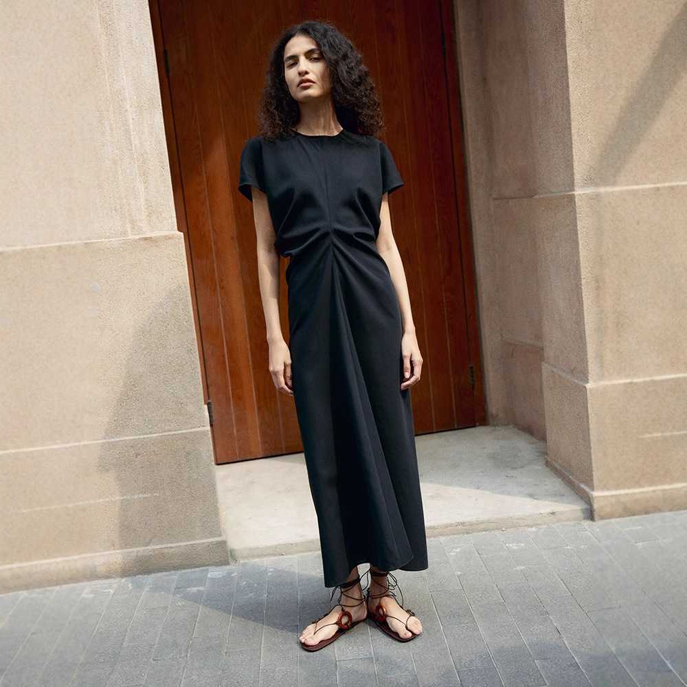 黒ワンピース センタータック ロング丈ワンピース