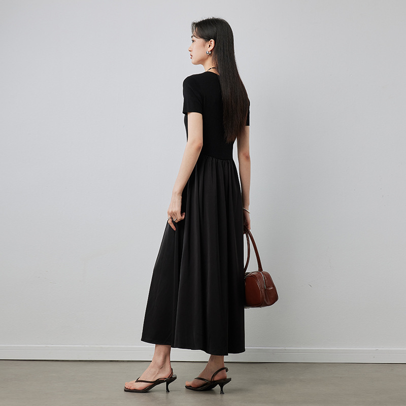 黒ワンピース 優美なUネックフレアワンピース