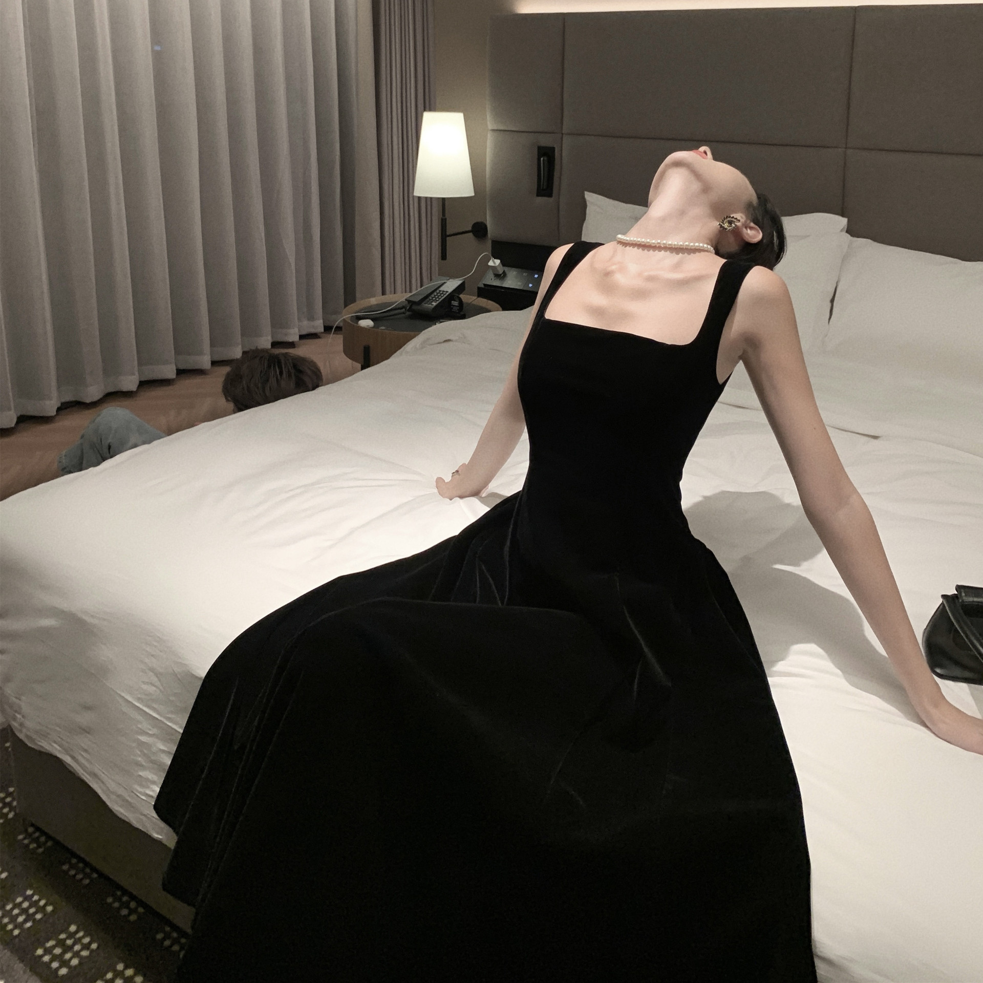 黒ワンピース クラシカル スクエアネック ロングドレス