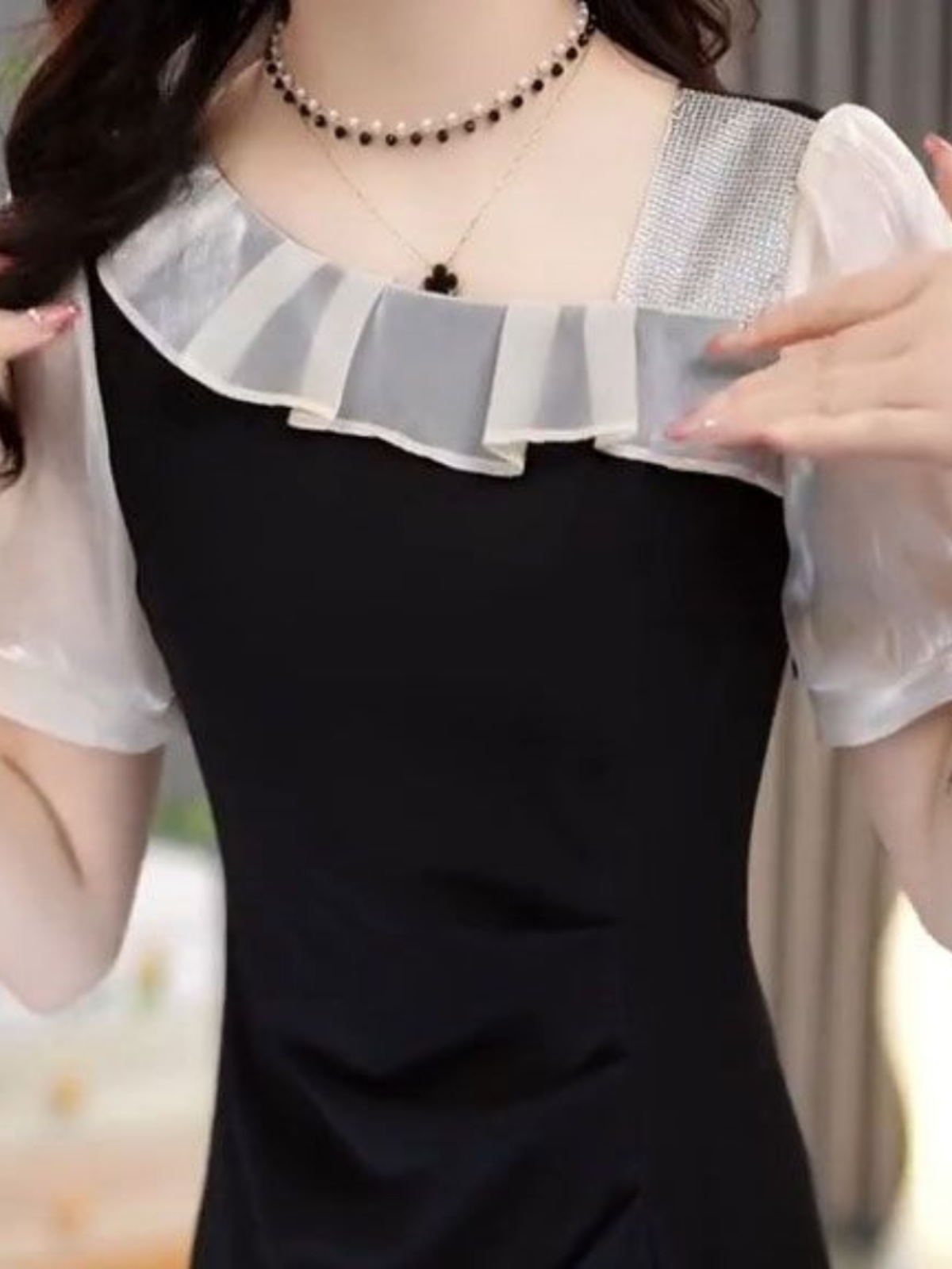 黒ワンピース フリル切替え上品ワンピース