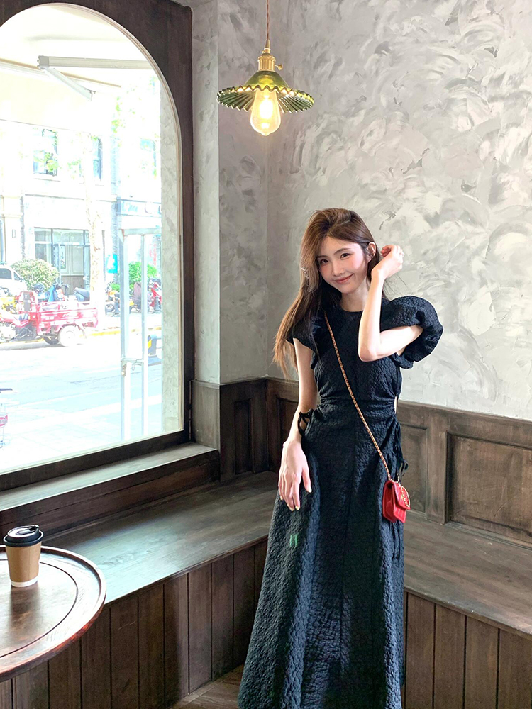 黒ワンピース 優雅な立体感パフスリーブロングワンピース