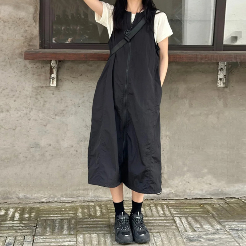 黒ワンピース ゆったりジャンパースカート