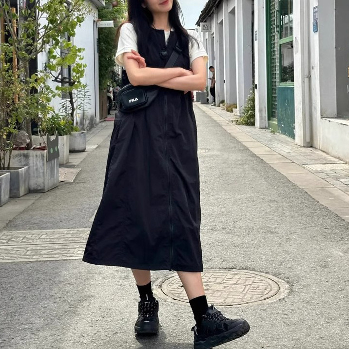 黒ワンピース ゆったりジャンパースカート