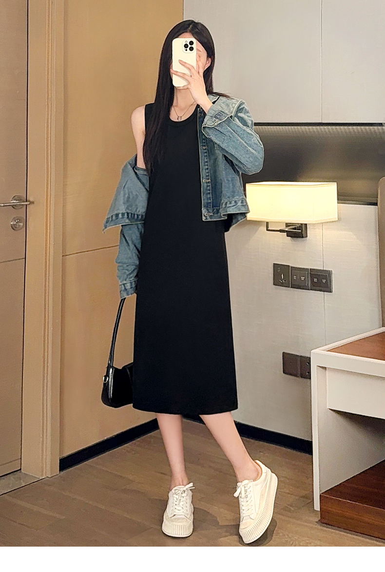 黒ワンピース スリムシルエットノースリーブワンピース