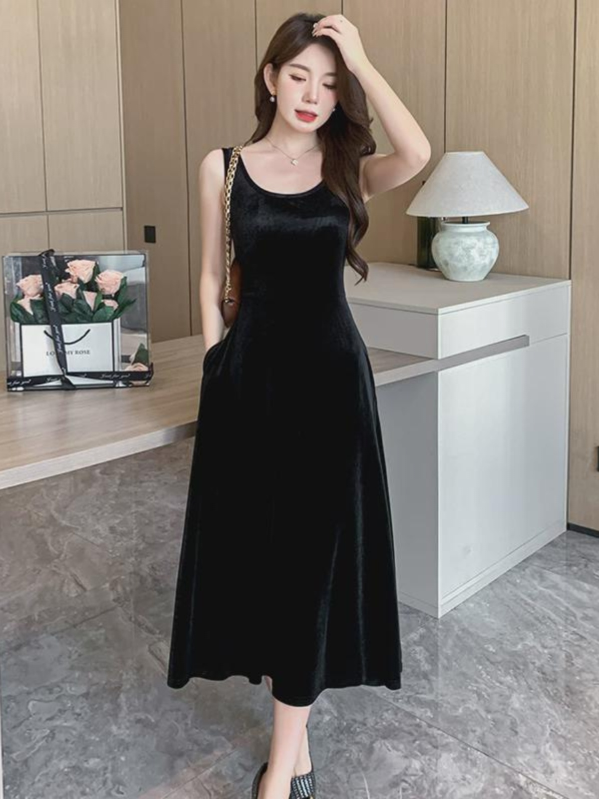 黒ワンピース 優美なベロアロングワンピース