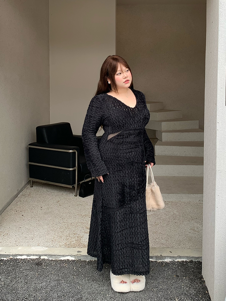 黒ワンピース 立体模様の上品ロングワンピース