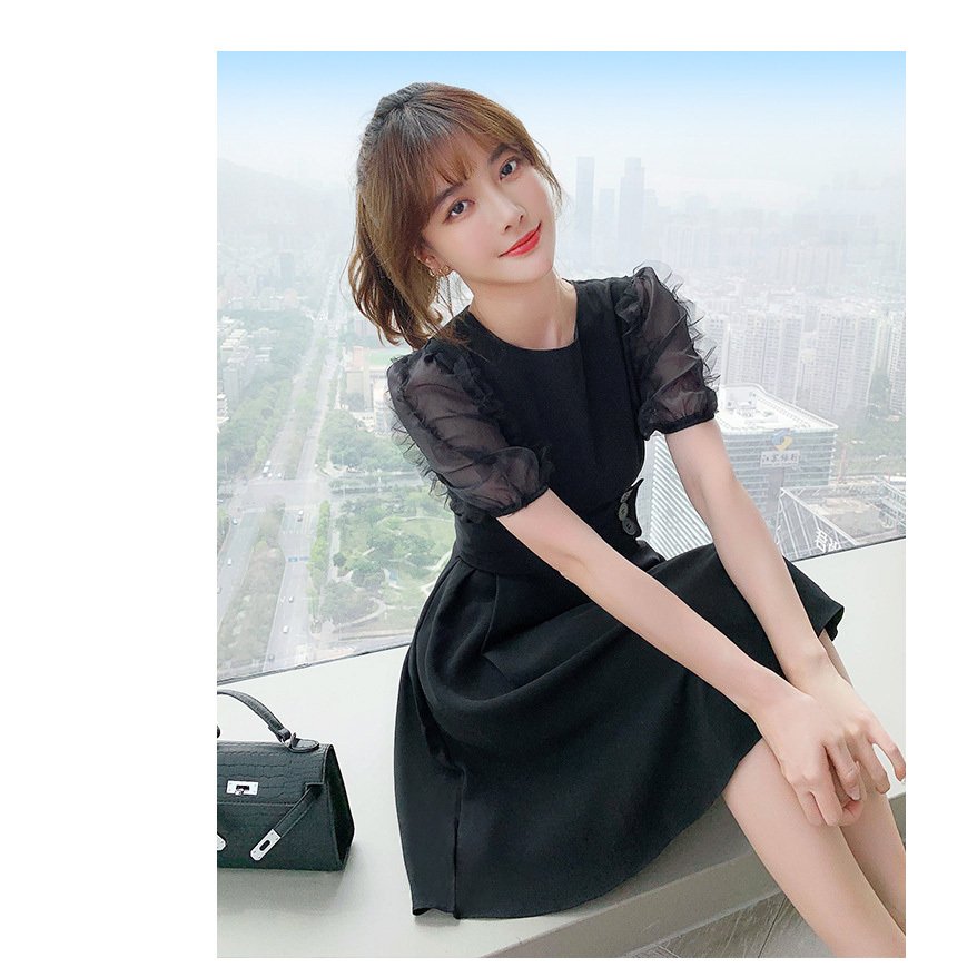上品な膝丈シアースリーブ 黒ワンピース 春夏