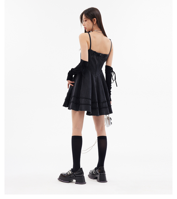 黒ワンピース フリルヘム キャミワンピース