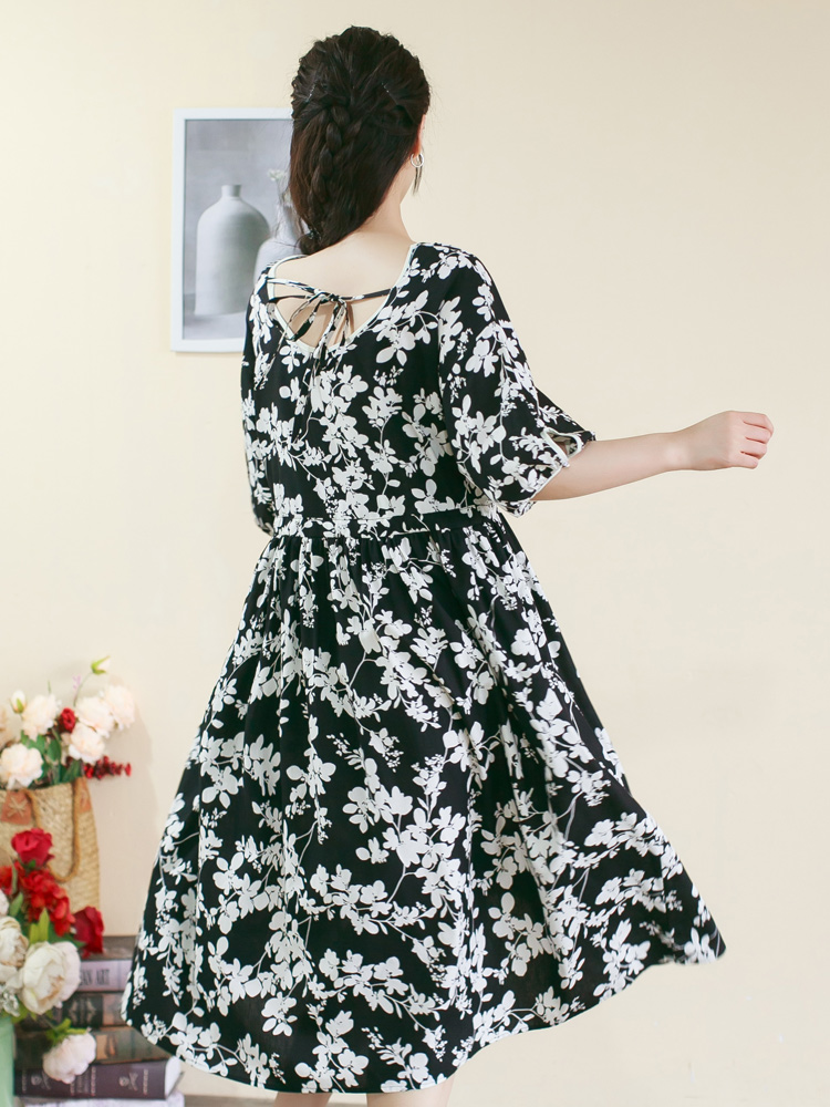 黒ワンピース 花柄バックリボンふんわりワンピース