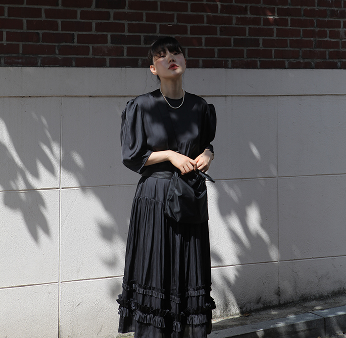 黒ワンピース クラシカルフリルロングワンピース