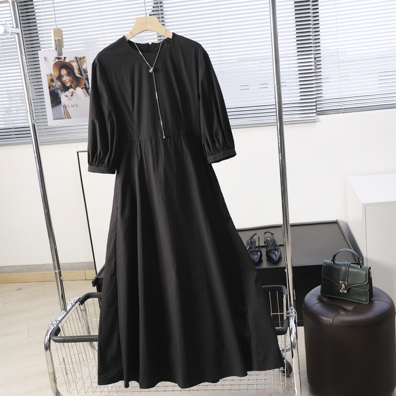 黒ワンピース 優雅な七分袖フレアワンピース