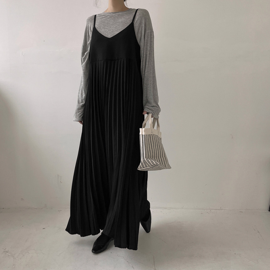 黒ワンピース 優美プリーツキャミロングワンピース