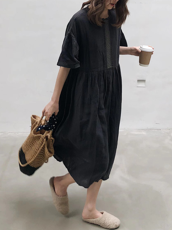 黒ワンピース 刺繍ライン入り ふんわり袖ワンピース