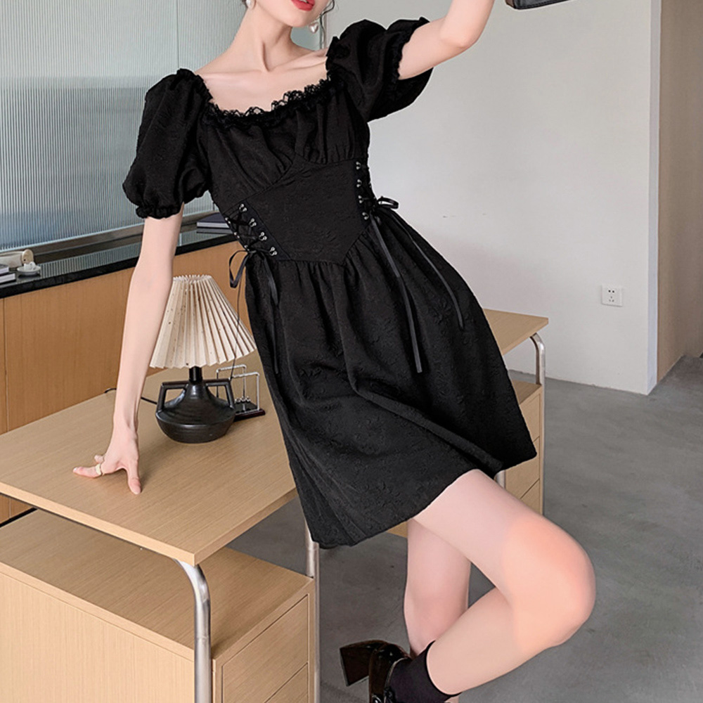 黒ワンピース スクエアネック パフ袖 ミニワンピース