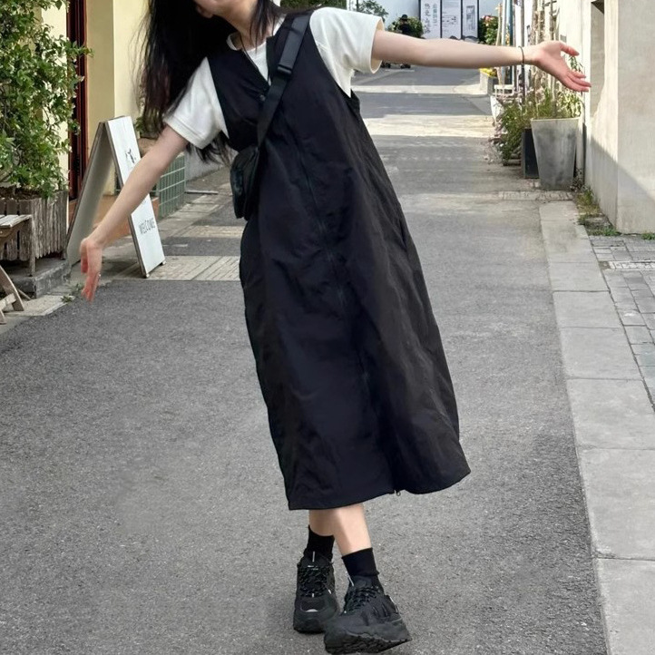 黒ワンピース ゆったりジャンパースカート