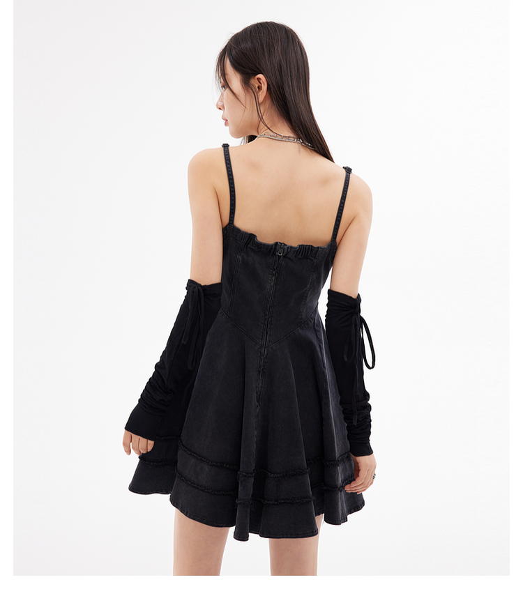 黒ワンピース フリルヘム キャミワンピース