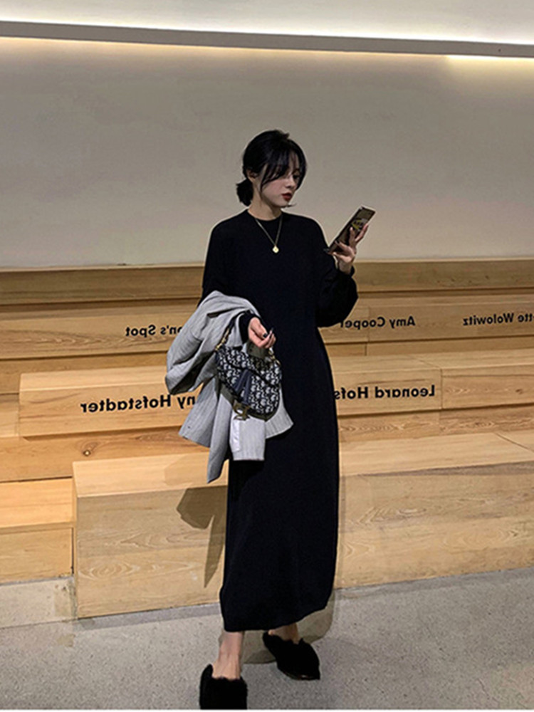 黒ワンピース 日常の優雅さ ロングワンピース