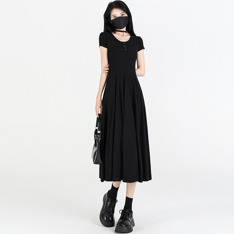 黒ワンピース シンプル優美フレアロングワンピース